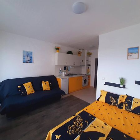 Apartment-Studio Daisy In Kiwi Gardens Complex Byala  Exterior photo
