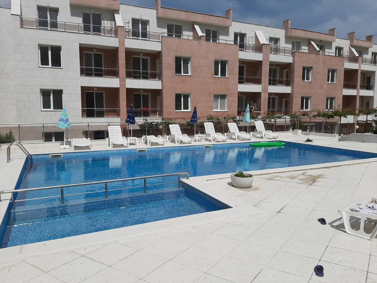 Apartment-Studio Daisy In Kiwi Gardens Complex Byala  Exterior photo