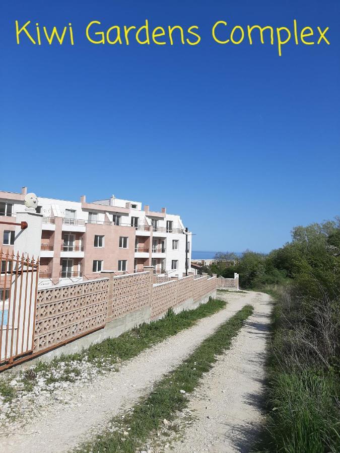 Apartment-Studio Daisy In Kiwi Gardens Complex Byala  Exterior photo