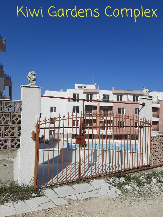 Apartment-Studio Daisy In Kiwi Gardens Complex Byala  Exterior photo