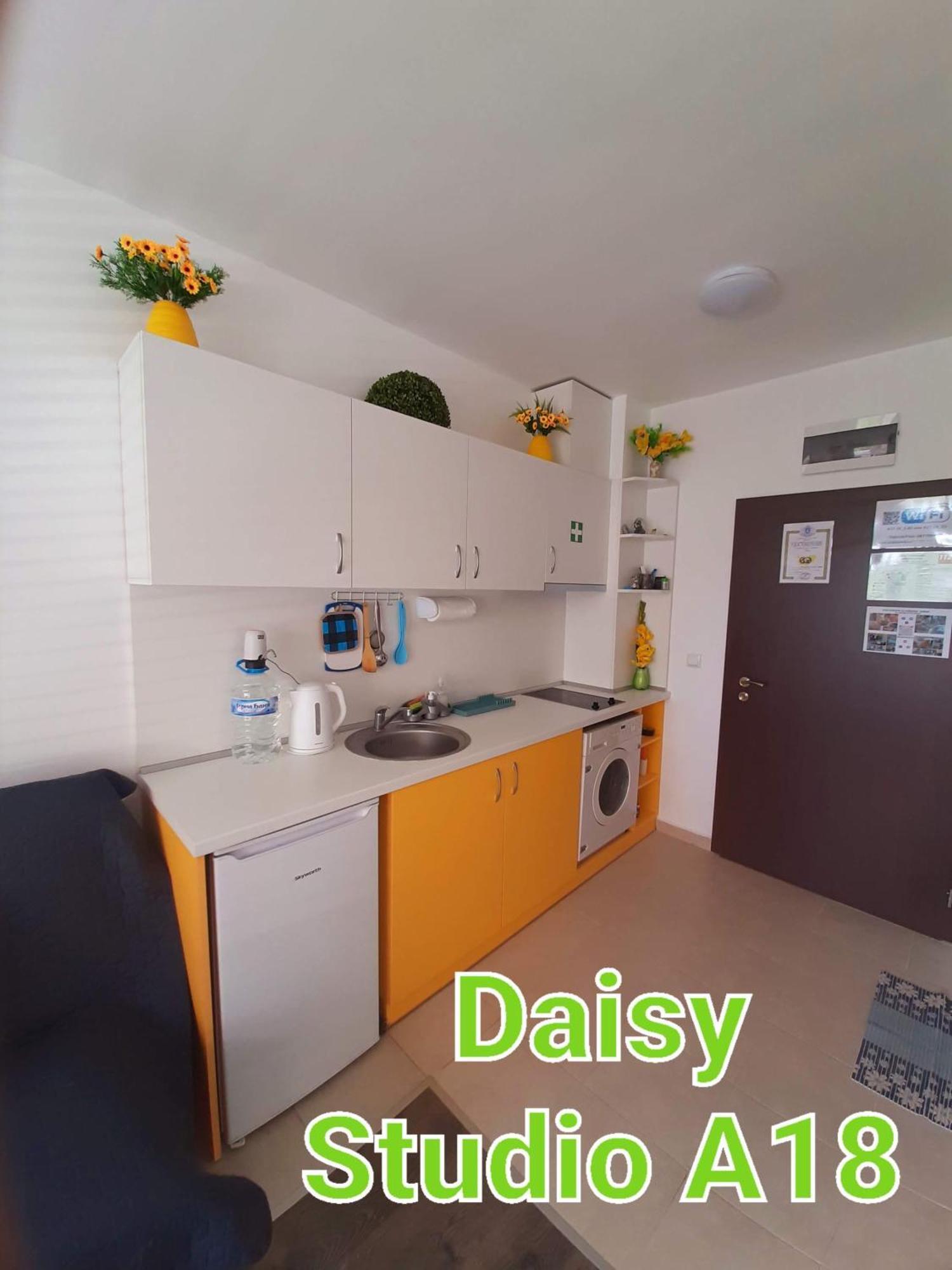 Apartment-Studio Daisy In Kiwi Gardens Complex Byala  Exterior photo